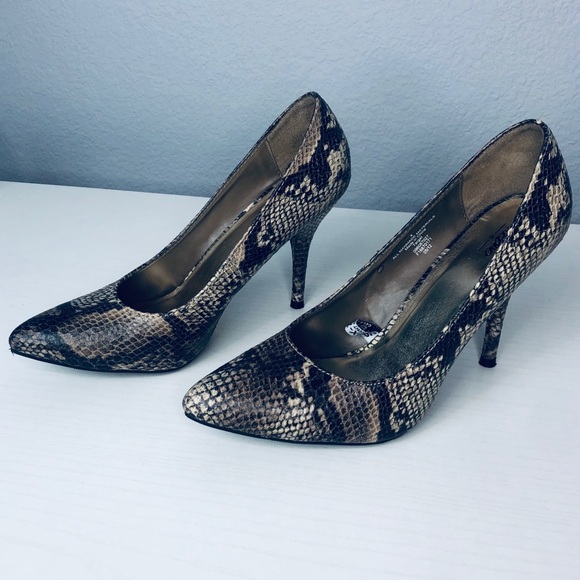 Mossimo Snakeskin Slip On Pointed Toe Heels Sz 8 - Picture 3 of 13